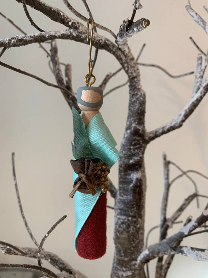 Adorno de madera para muñeco de San Mateo el Apóstol para venta al por mayor de Our Saint Family