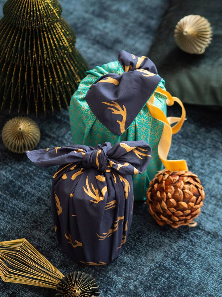 Geschenkverpakking van stof Jade & Midnight Reversible voor wholesale door FabRap Furoshiki