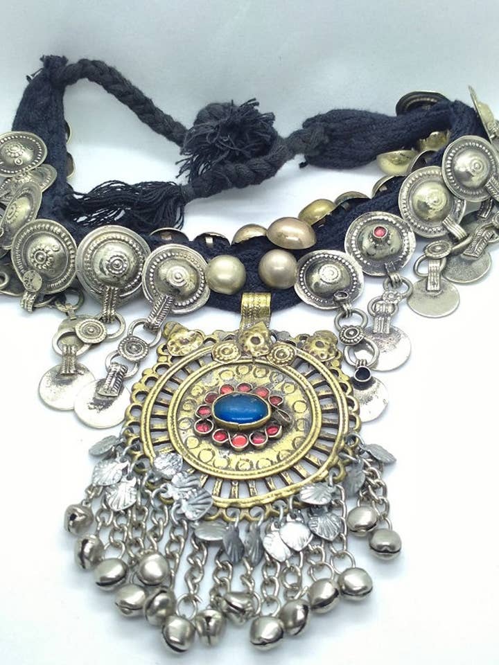 Turkmenische Halskette mit baumelnden Glocken, afghanischer Anhänger für den Großhandel von vintarust