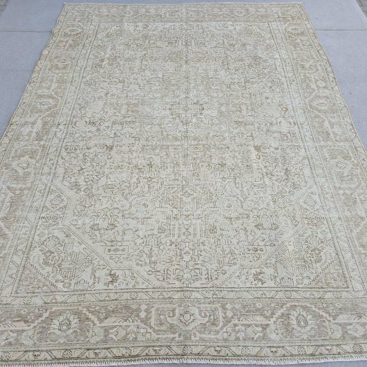 Neutral Oushak Rug 9x12: Vintage Hand-Knotted Turkish Wool Carpet for wholesale by MesopotamiaRugs