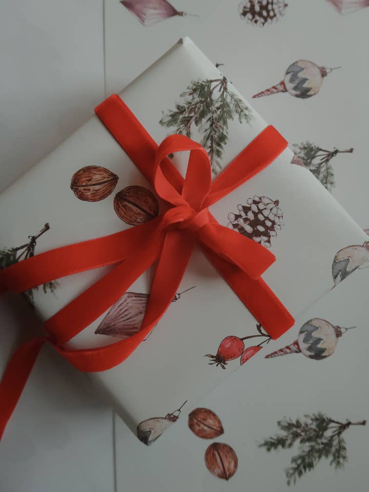 Christmas decors White Gift Paper for wholesale by MyDesignPictures