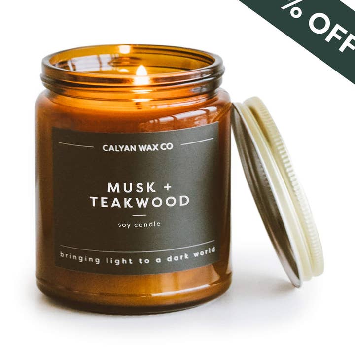 Musk + Teakwood - Amber Jar Sojalys for engroshandel hos Calyan Wax Co.