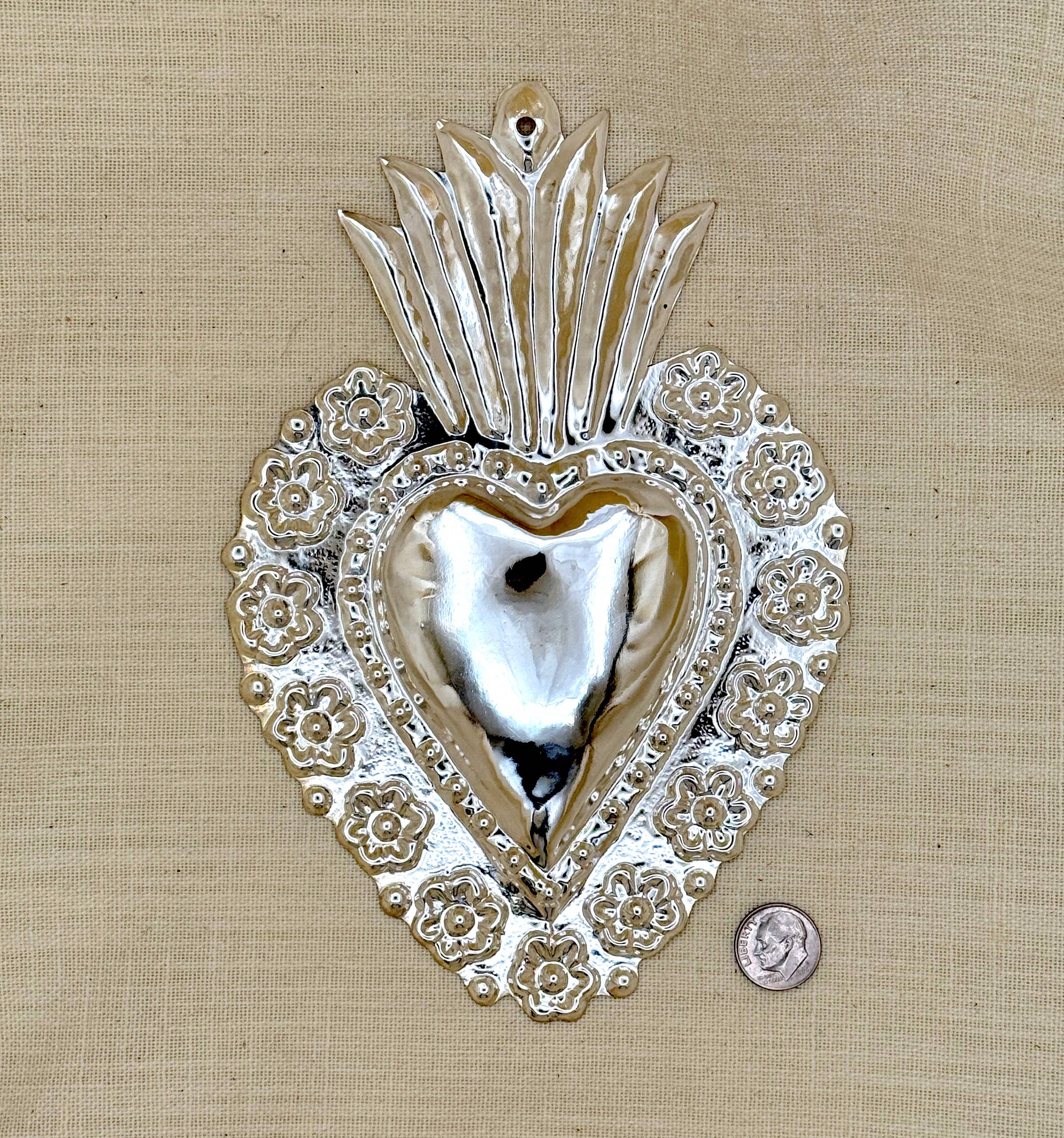 Tesoros Trading Company - Venta al por mayor Papel pintado 3D - Placa de plata con forma de corazón, 13 x 8,5 cm, Perú1