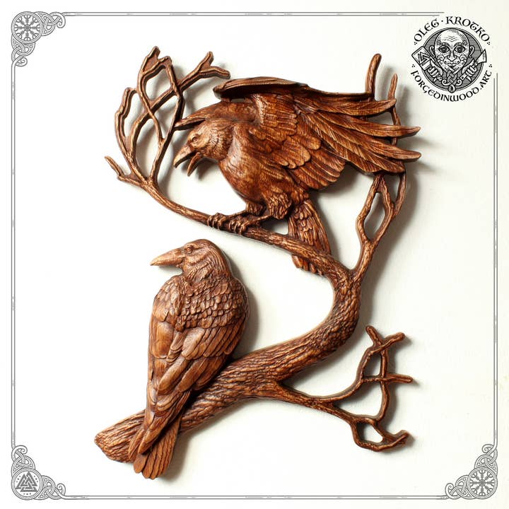 HUGIN & MUNIN sur une branche – superbe œuvre d'art nordique pour la vente par Forged In Wood