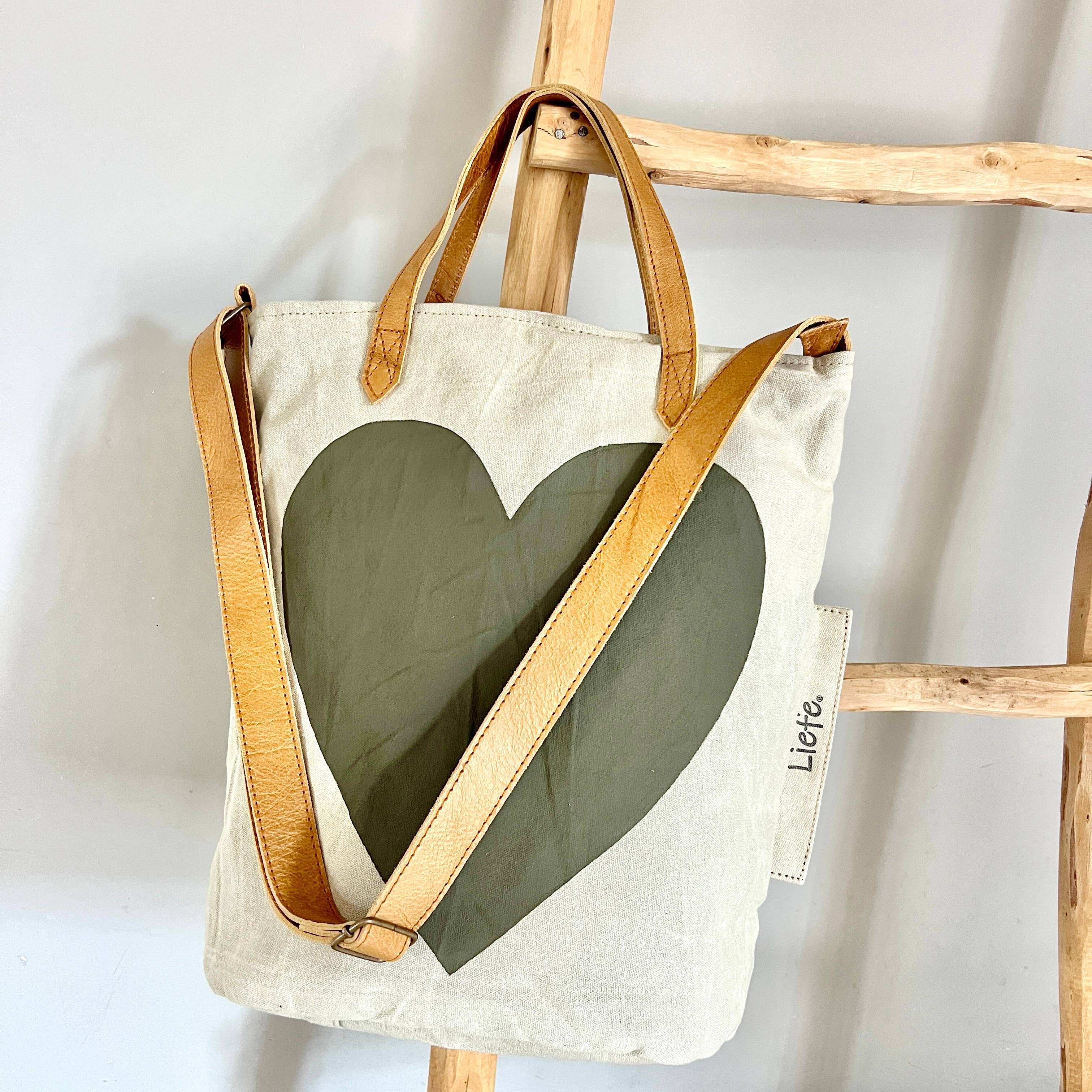 Liefe NL – wholesale Axelväska - Dam – BucketBag hjärta mörk oliv (vintage ljus canvas) NY6