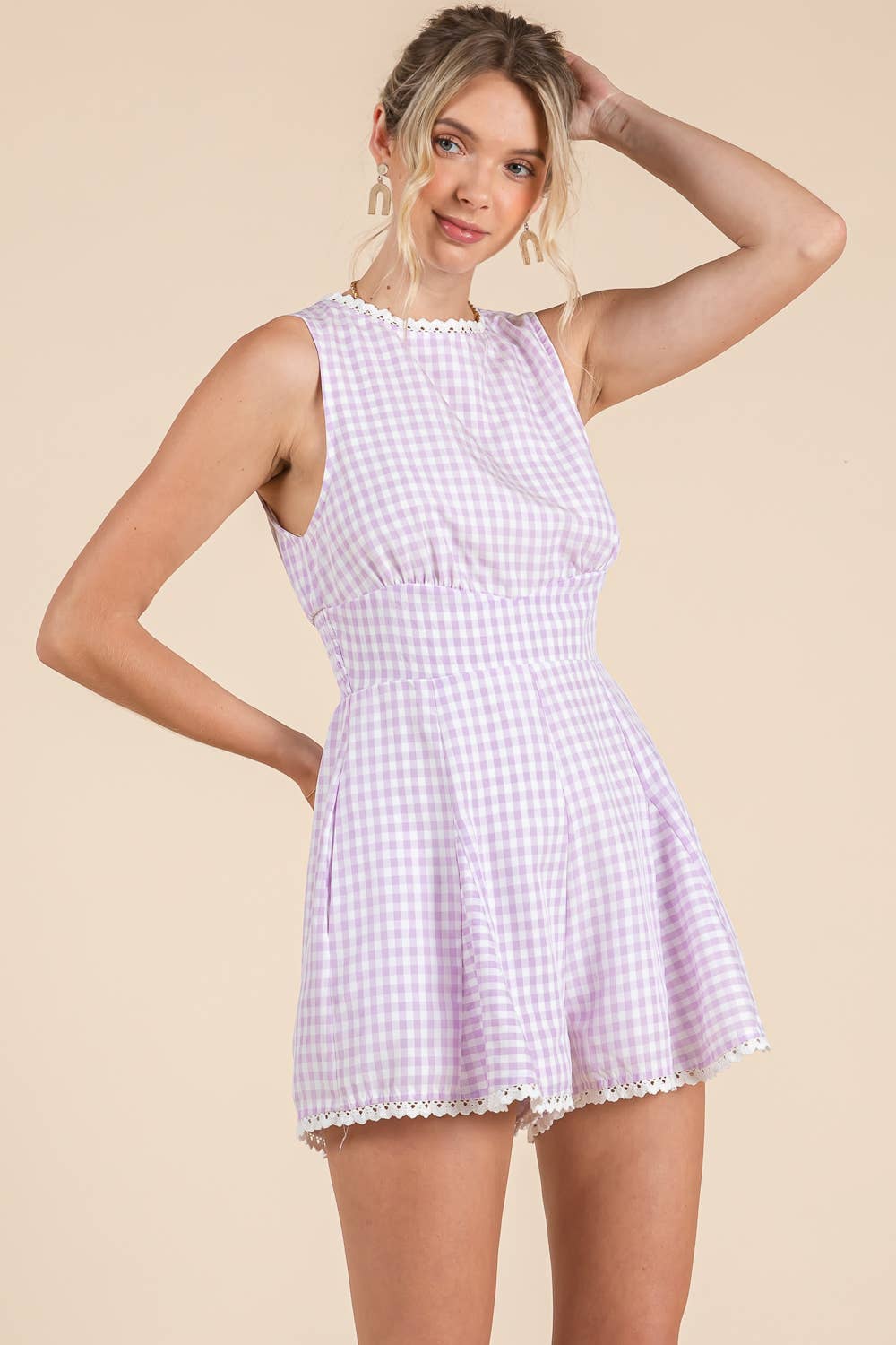 BABY PINK – Großhandel Romper – Damen – Gingham-bedruckter Strampler mit Spitzenbesatz.17