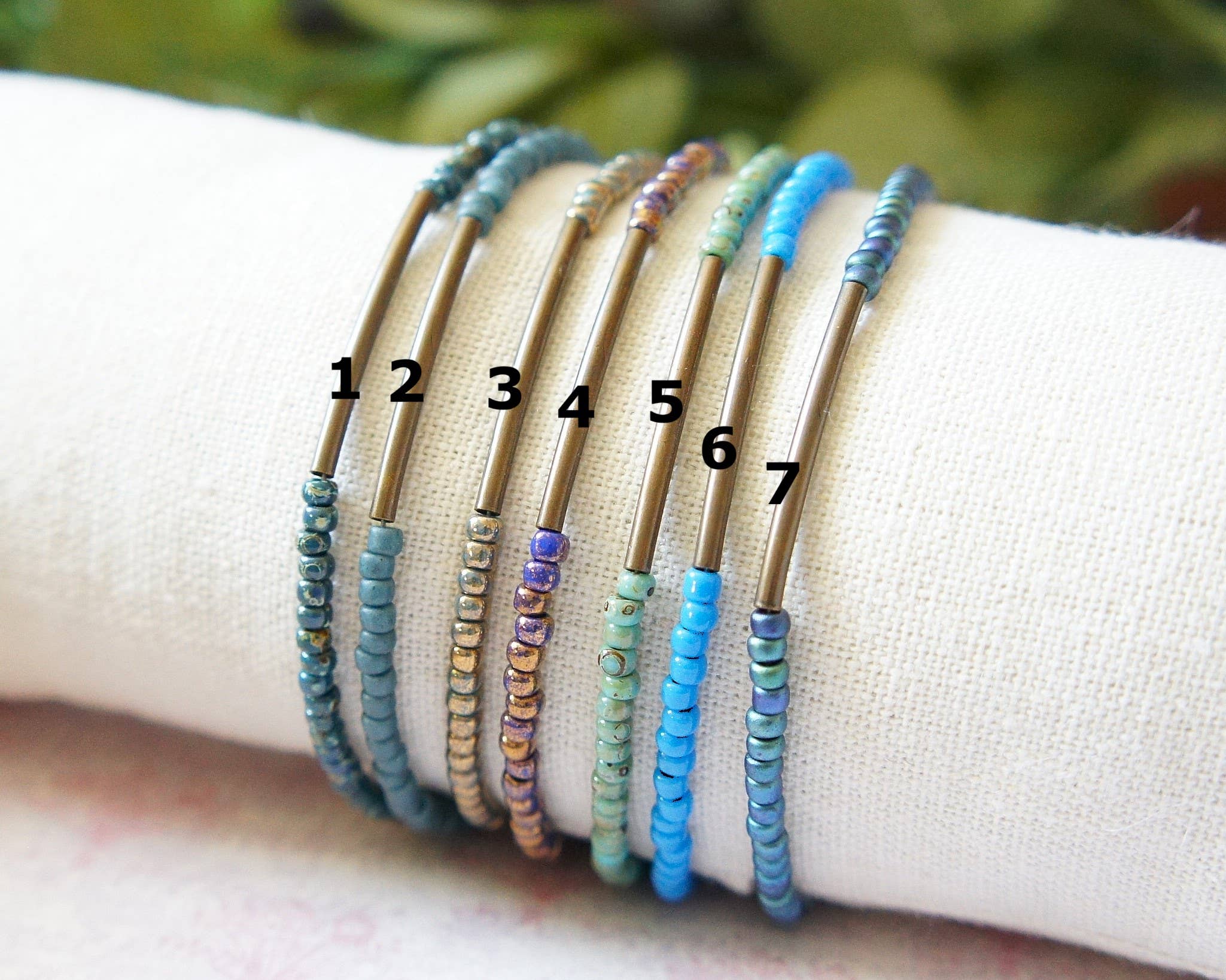 Sentimento - Vente Bracelet de perles - Bracelet en perles de rocaille turquoise et bleues et barre en bronze1