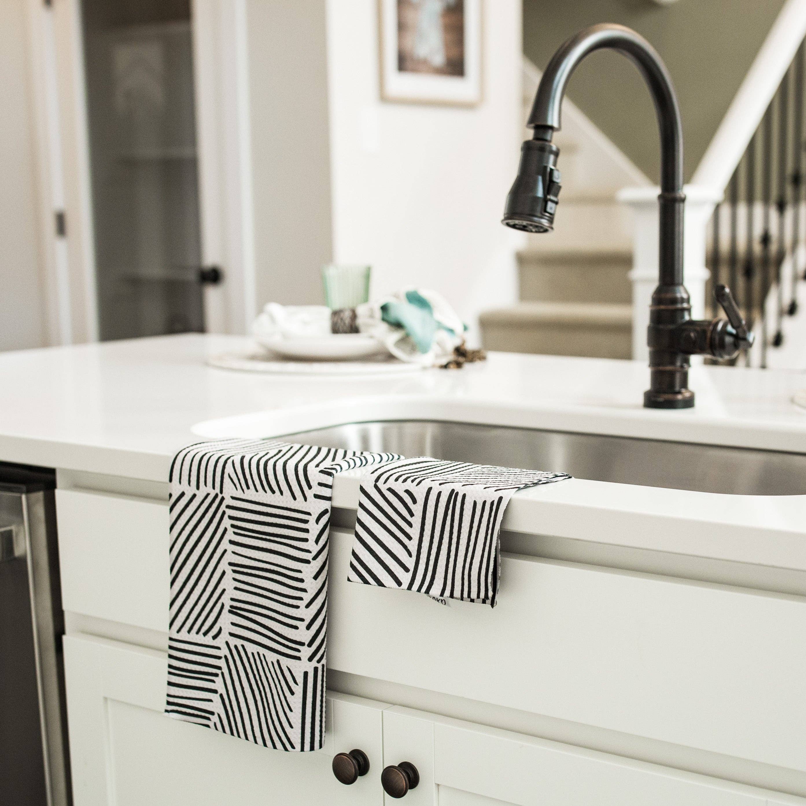 UNRAKD - Wholesale Hand Towel - Black Square Lines Hand Towel1