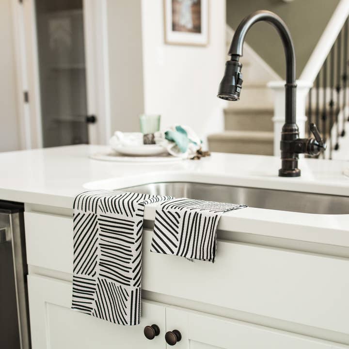 UNRAKD - Wholesale Hand Towel - Black Square Lines Hand Towel1