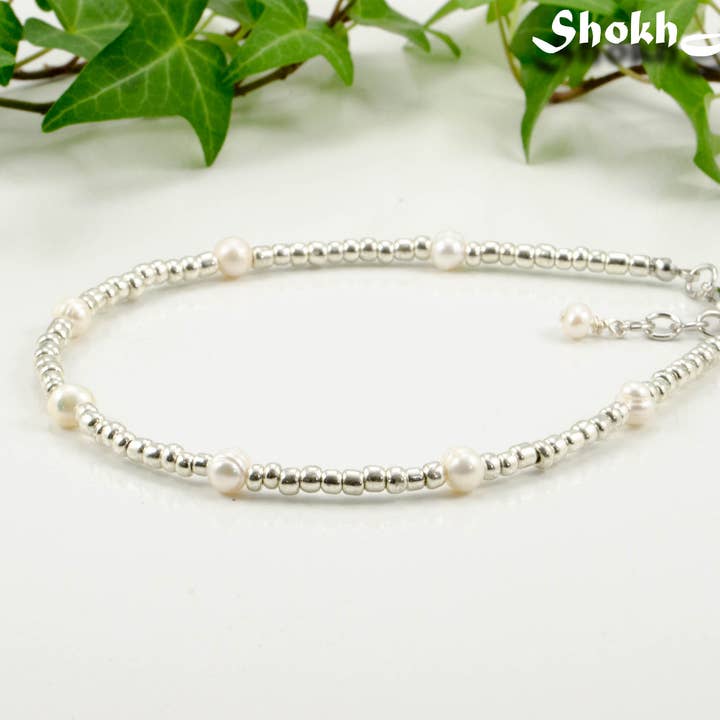 Bracelet de cheville en perles d'eau douce et perles de rocaille fait main pour la vente par Shokh Jewelry