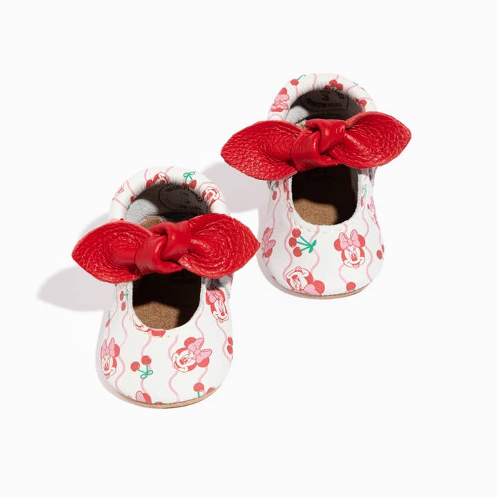 Chaussure Bébé Noeud Papillon Minnie Mouse Cerise Disney pour la vente par Freshly Picked