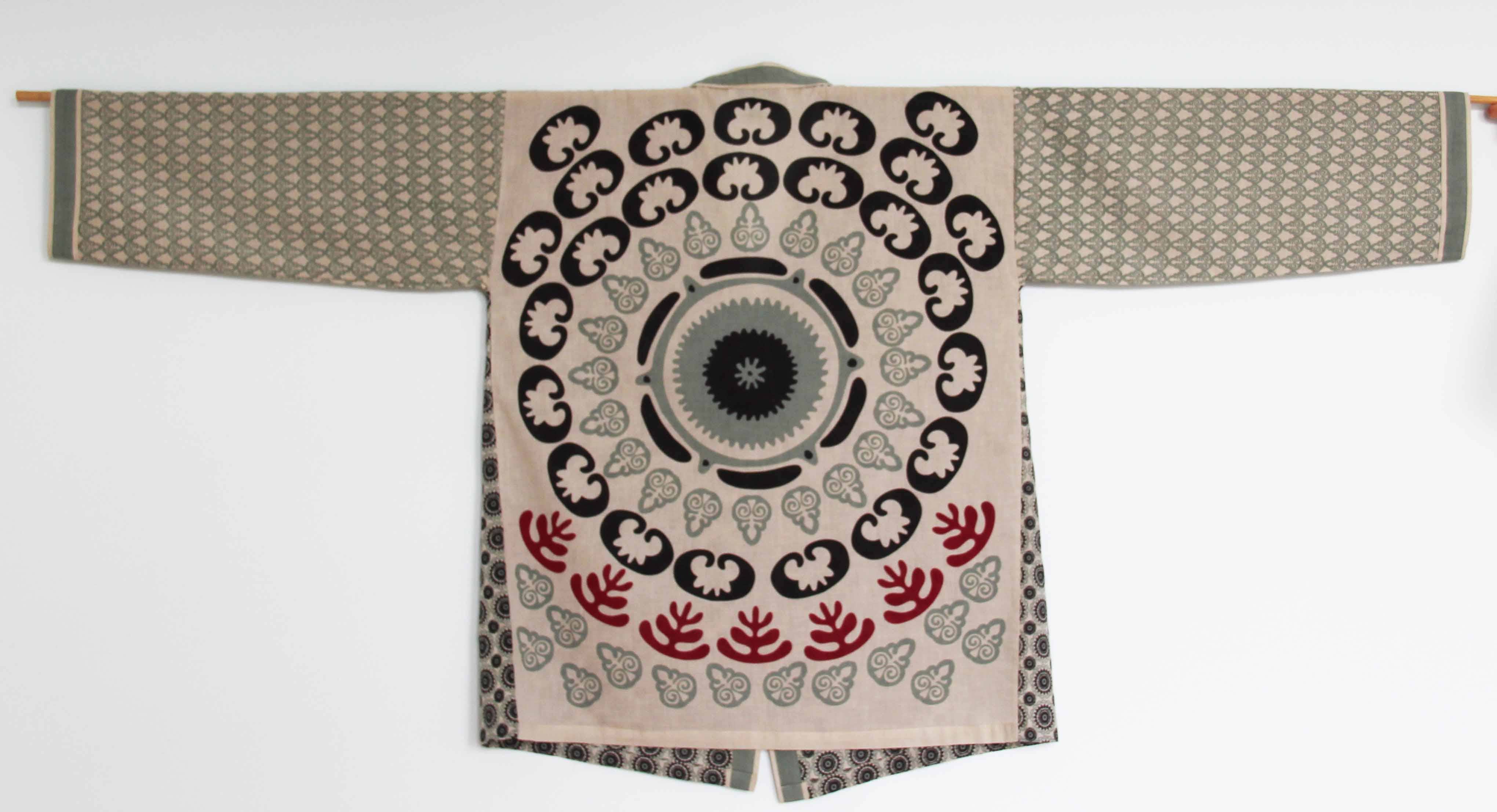 Les Belles Vagabondes – Großhandel Kimono – Damen – Suzani Kaki Kimono aus 100 % Bio-Baumwolle1