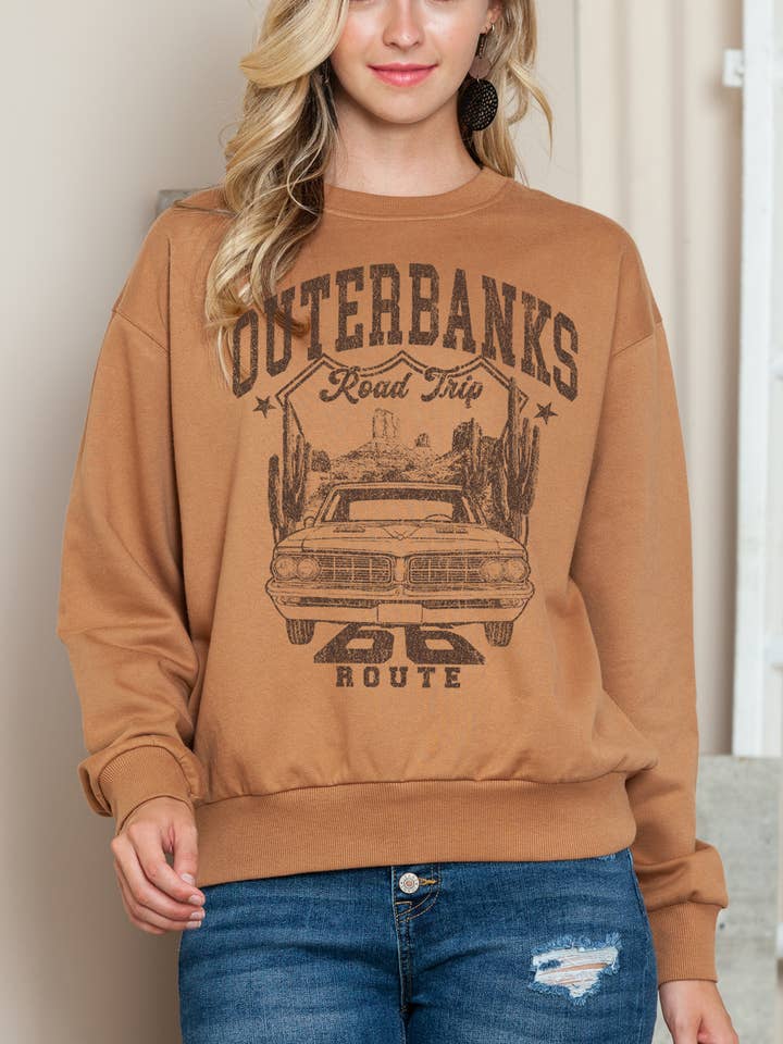 BT6527 SC OUTERBANKS ROAD TRIP- Sweatshirt à manches longues pour la vente par BouTeeQue Closet