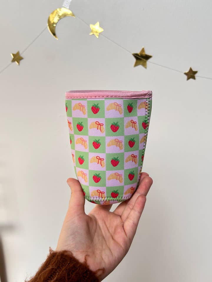 Tazza con Fragola e Croissant per la vendita all'ingrosso da parte di Adore Your Jewellery