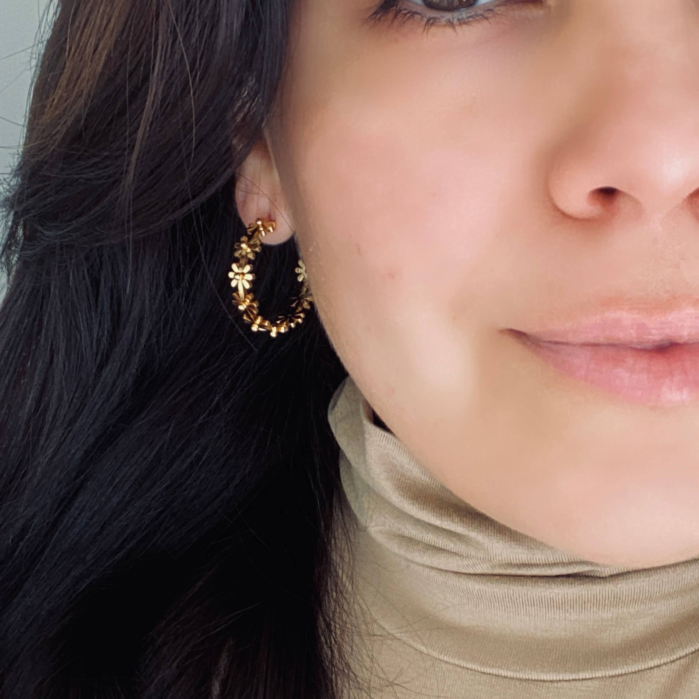 Amady Jewelry - Wholesale Hoop Earrings - Flower Hoop Earrings 18K gold plated lightweight water resis1