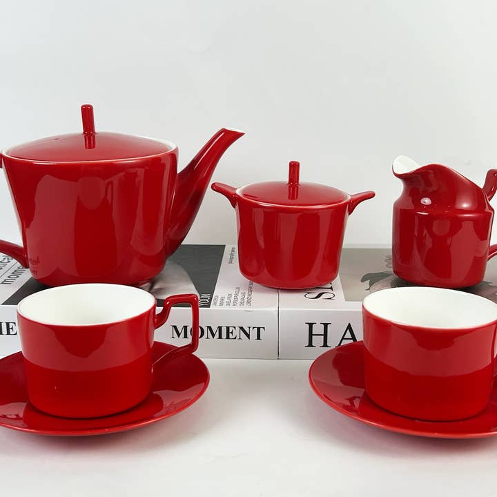 Service à café/thé en porcelaine rouge pour la vente par Royal Ceramics