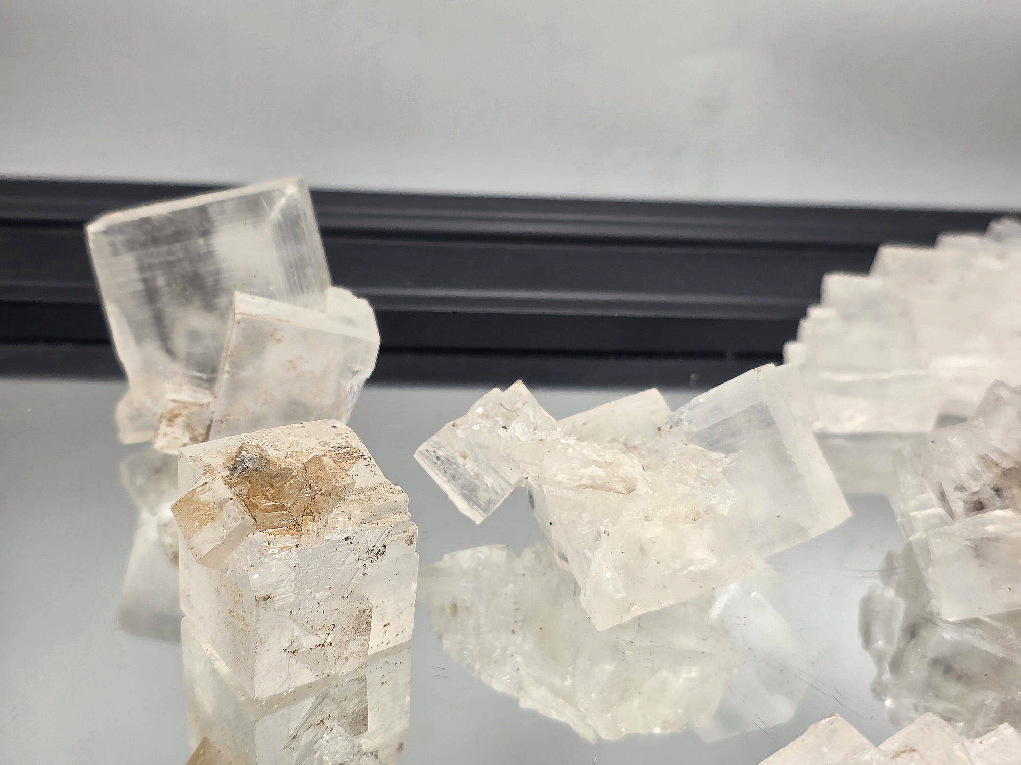 Distinction Crystals – wholesale Spiritual stone/crystal – Small Halite Salt Crystal Clusters / Cube 40-100g1