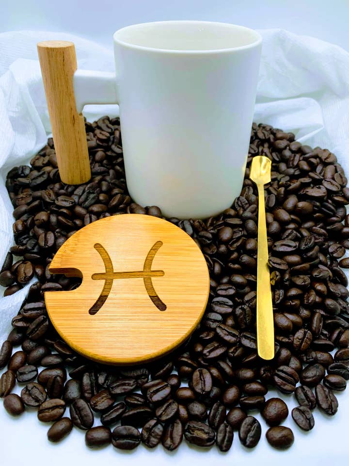 Tazza da caffè con segno zodiacale Pesci con coperchio e cucchiaio in bambù per la vendita all'ingrosso da parte di Zodiac Girl Coffee Comapny