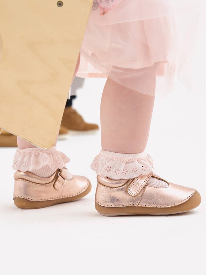 Scarpe First Walker Atlas Rose Gold metallizzate per la vendita all'ingrosso da parte di PRENTA Shoes