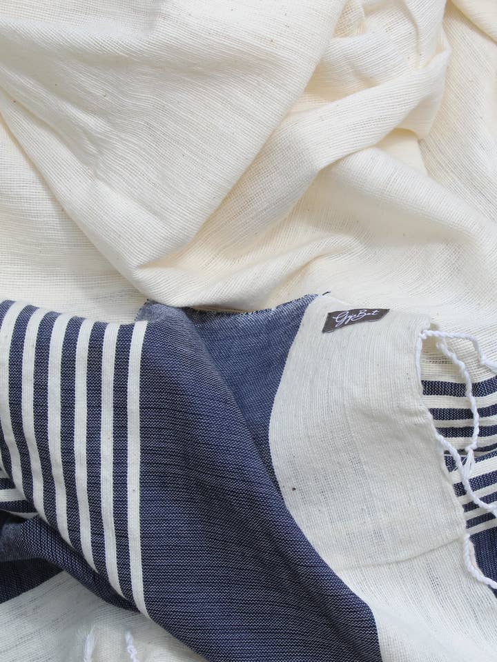 Birhan beach towel / travel blanket for wholesale by gojobetcollection