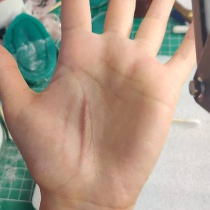 Protesi in silicone con ferita pugnalata vecchia, ombra e osso per la vendita all'ingrosso da parte di DESIRED FX