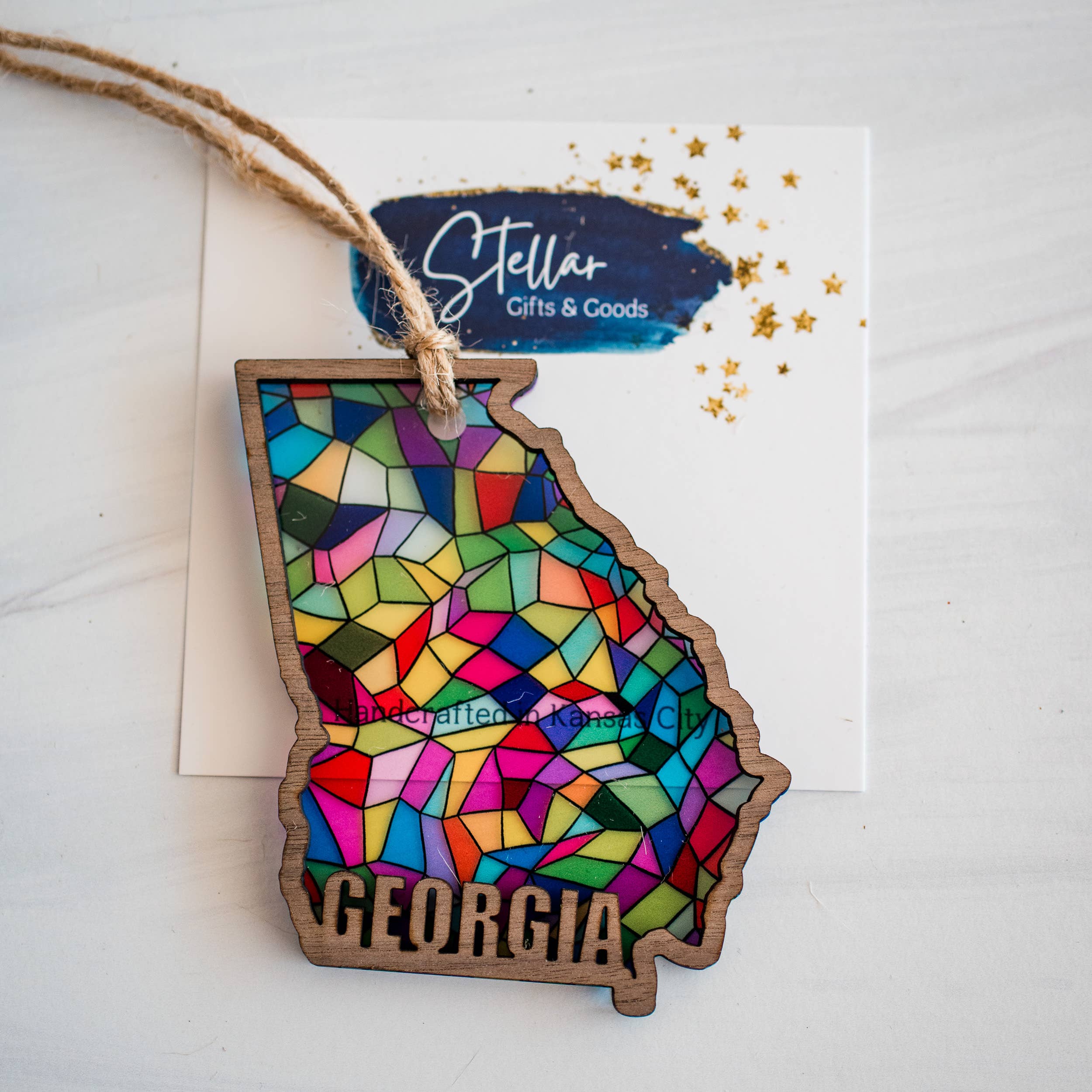 Stellar Gifts & Goods Wholesale - Vente Objets de décoration - Ornements - Vitrail Fête d'État - Noël Local15