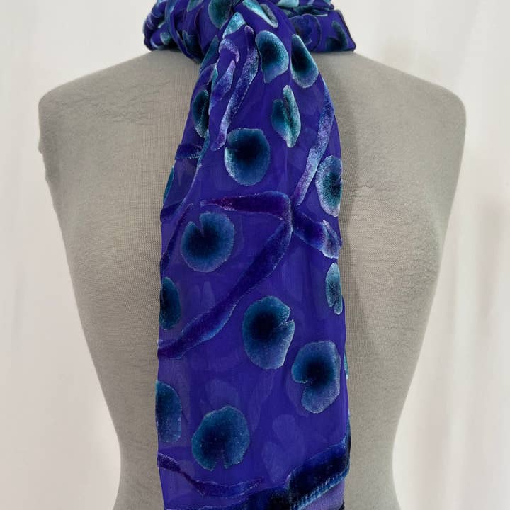 Sherit Levin Textiles – Großhandel Schal – Damen – Violet Devoré Lily Pads Schal/Schal aus Samt4