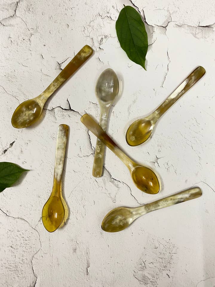 Hoornlepel op maat, Buffalo Horn Scoop, Hoornbestek voor wholesale door Hala Design