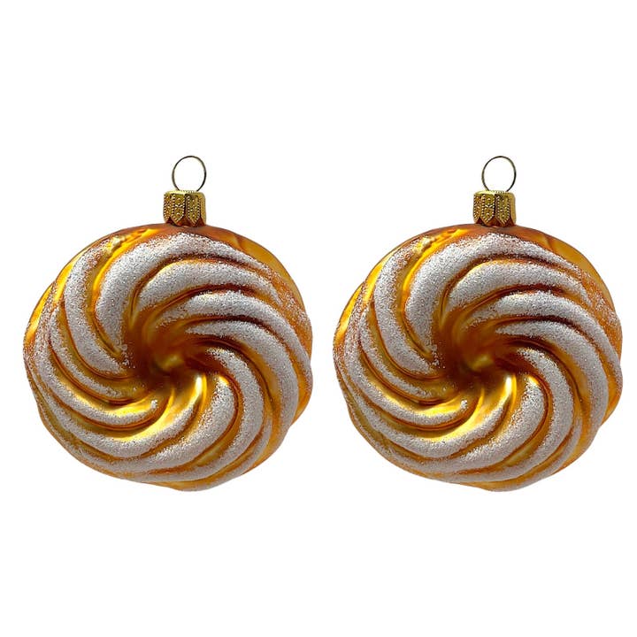 Ensemble de 2 ornements en verre polonais en forme de beignet avec glaçage blanc pour la vente par Pinnacle Peak Trading
