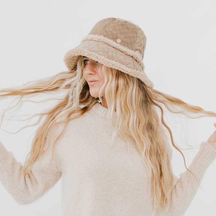 Pretty Simple – wholesale Bucket Hat - Dam – Slope Style Kviltad Hatt med Pälskant REA! URSPRUNGLIGT $14