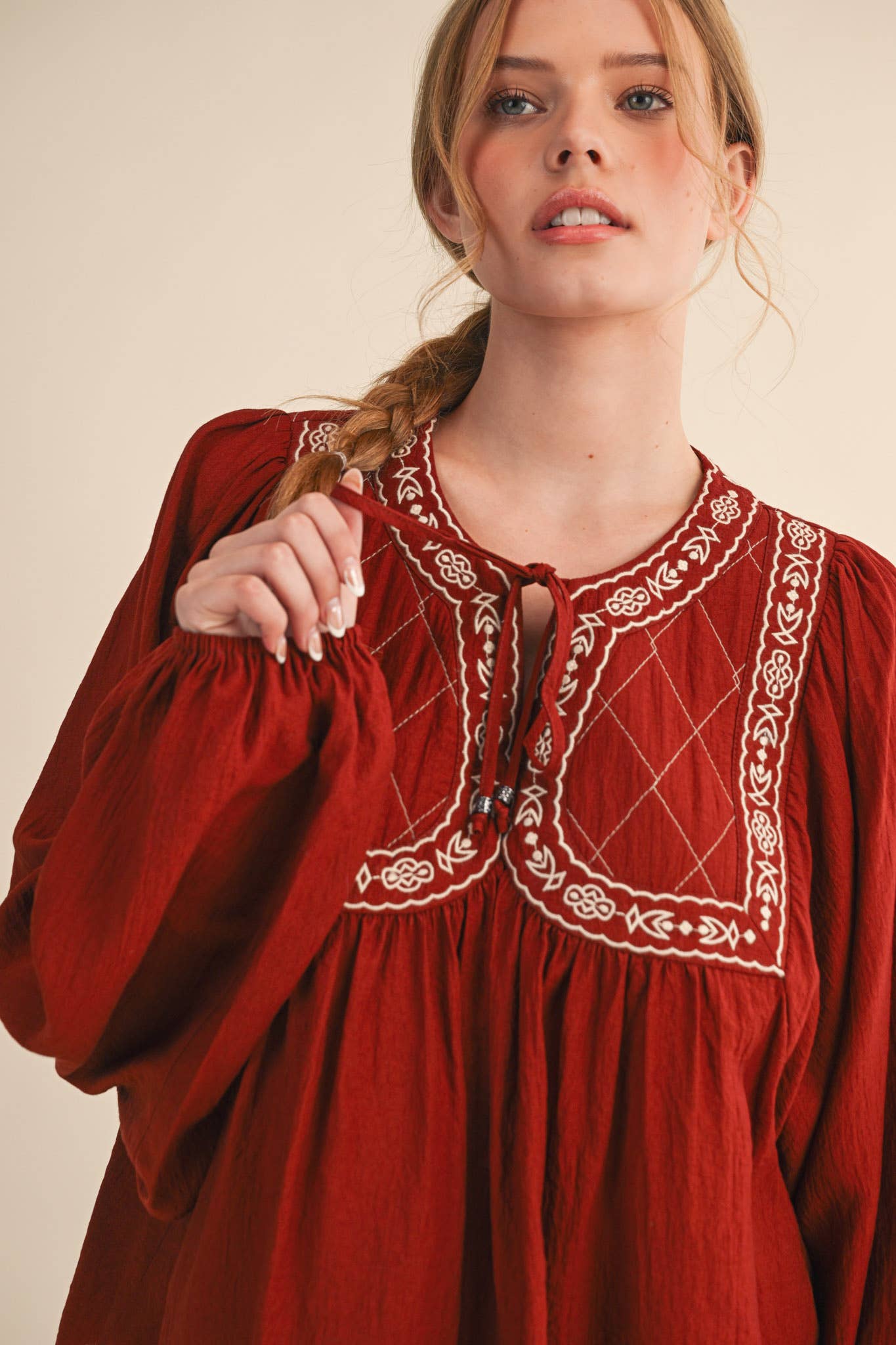 &MERCI - Vendita all'ingrosso Camicetta - Donna - Blusa con maniche a palloncino e rifiniture ricamate MTP42230