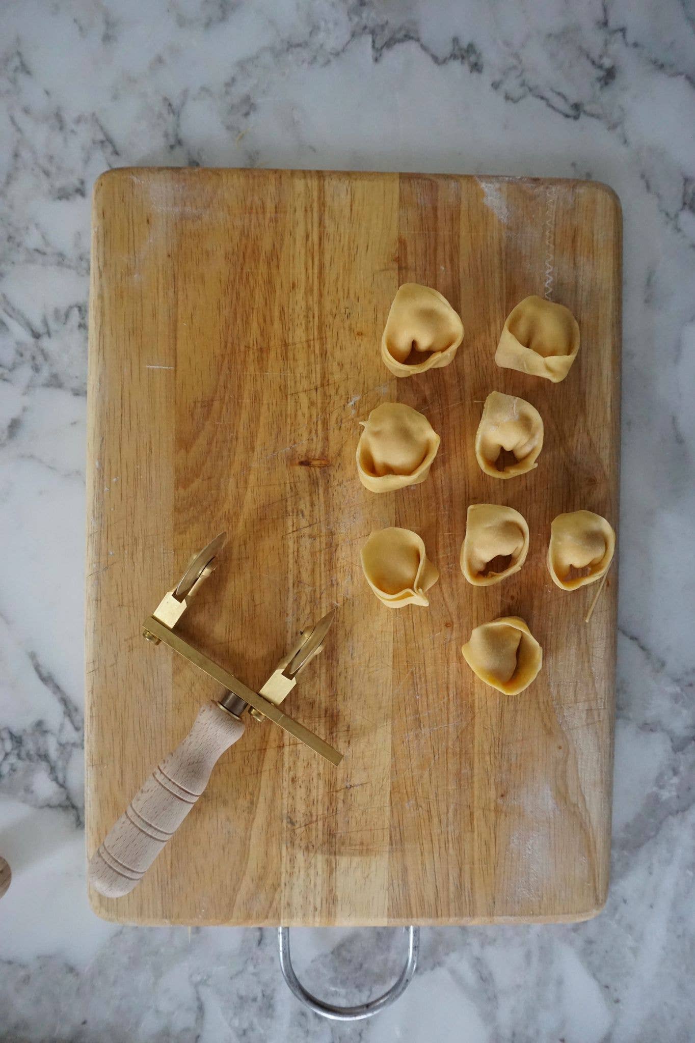 LA GONDOLA - Vendita all'ingrosso Utensile/attrezzo da cucina - Tagliapasta professionale regolabile con 2 ruote smerlate5