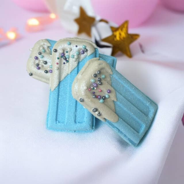 The Lavish Goat - Wholesale Bath Bomb/Fizz - Blue Popsicle Prize Inside Bath Bomb2
