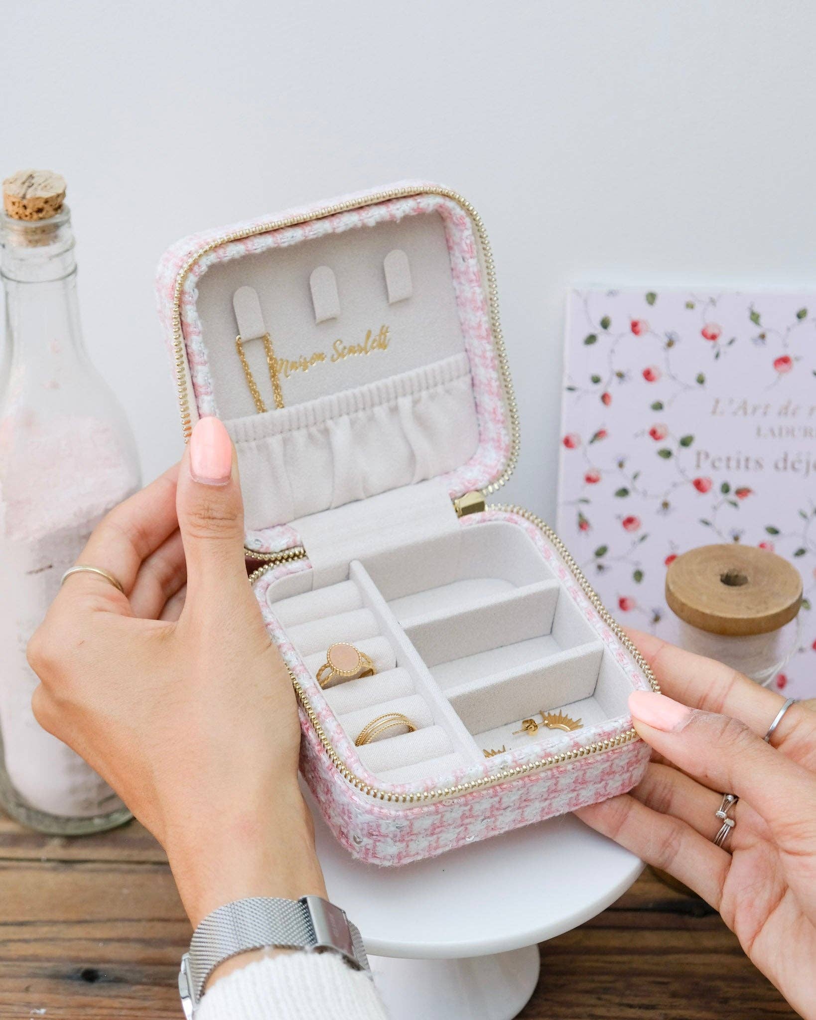 Maison Scarlett - Vente Boîte/rangement à bijoux - Boîte à bijoux de voyage Corinne en pied-de-poule1