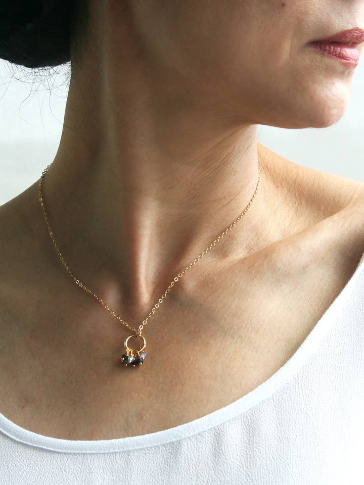 Collier Anneau de Saphir | Idée Cadeau pour la vente par Laura Stark Designs