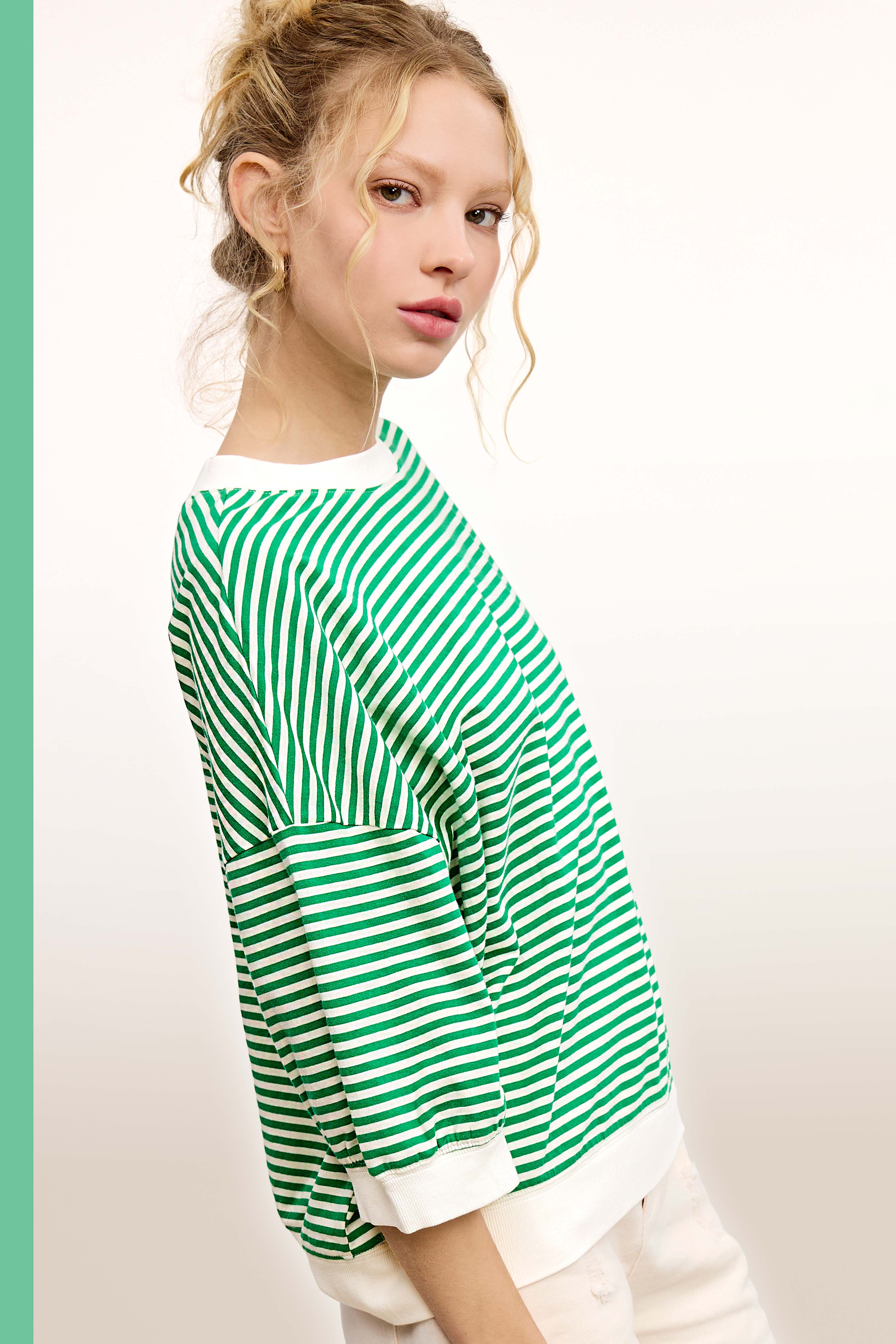 La Miel – Engroshandel Strikket top - Dame – MCT7688-løs pasform Stribet kortærmet top med rund halsudskæring10