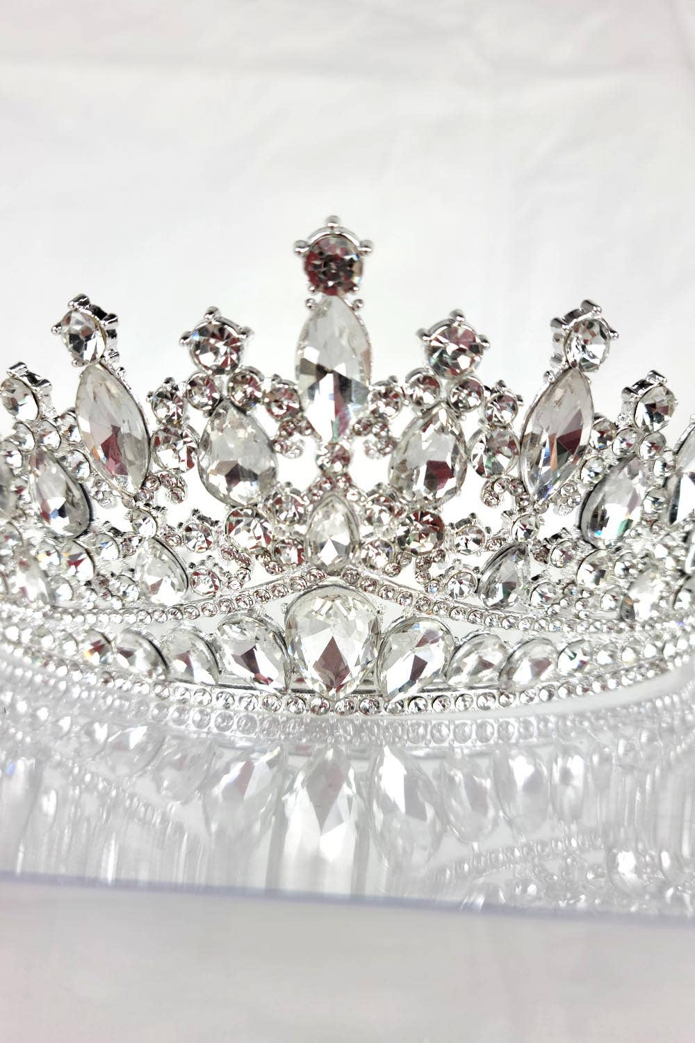 Chicas - Wholesale Tiara - Women's - One Size Fits All Tiara With Jewels HT93243
