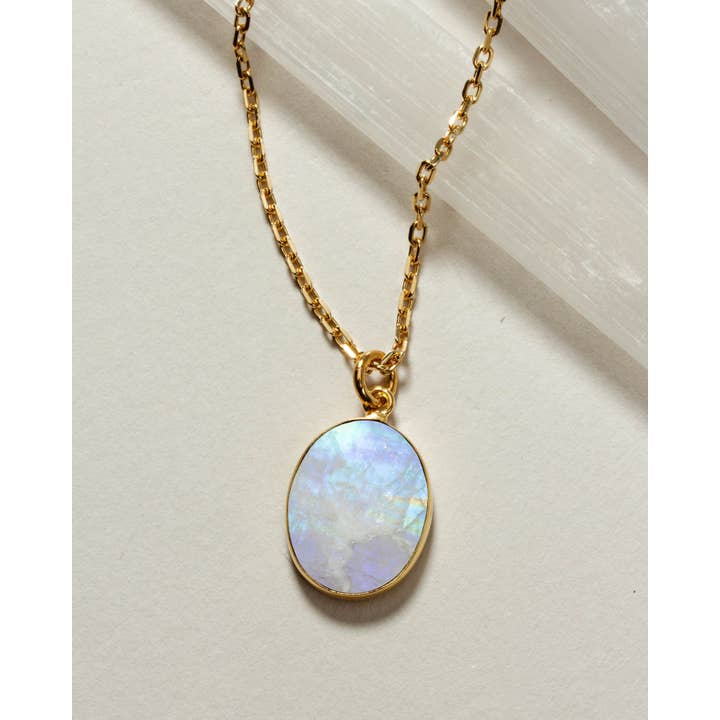 Luna Norte - Wholesale Pendant/charm necklace - Moonlight Long Medallion Necklace- Moonstone