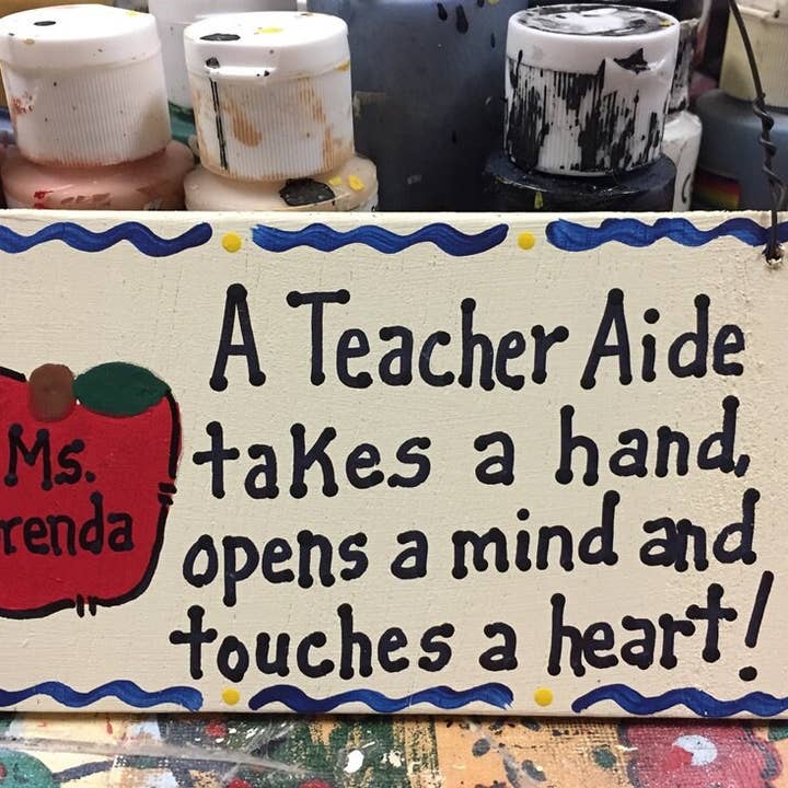 Teacher Gifts st5201 Un assistente insegnante prende una mano, apre una mente e tocca un cuore per la vendita all'ingrosso da parte di Nannie and B's Crafts