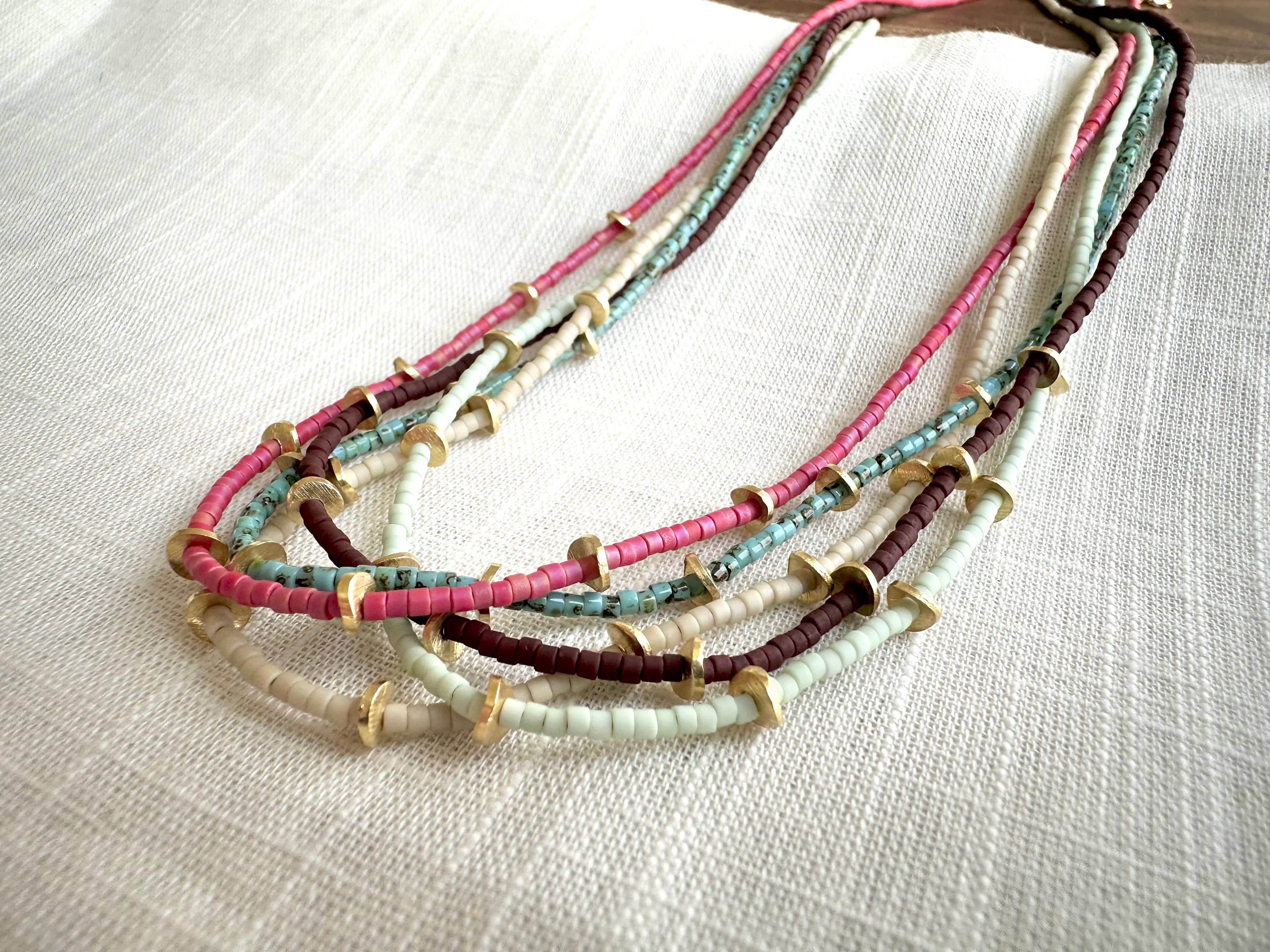 Ocean Breakup – Colar com missangas/pérolas por atacado – Colar de Contas Mesa3