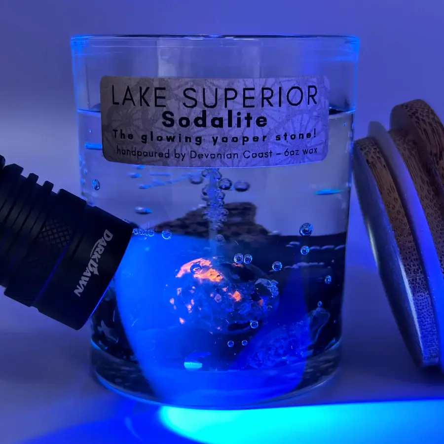 Devonian Coast - Wholesale Novelty Candle - Lake Superior "Yooperlite" Sodalite – Medium 6oz Wax4