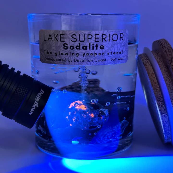 Devonian Coast - Wholesale Novelty Candle - Lake Superior "Yooperlite" Sodalite – Medium 6oz Wax4