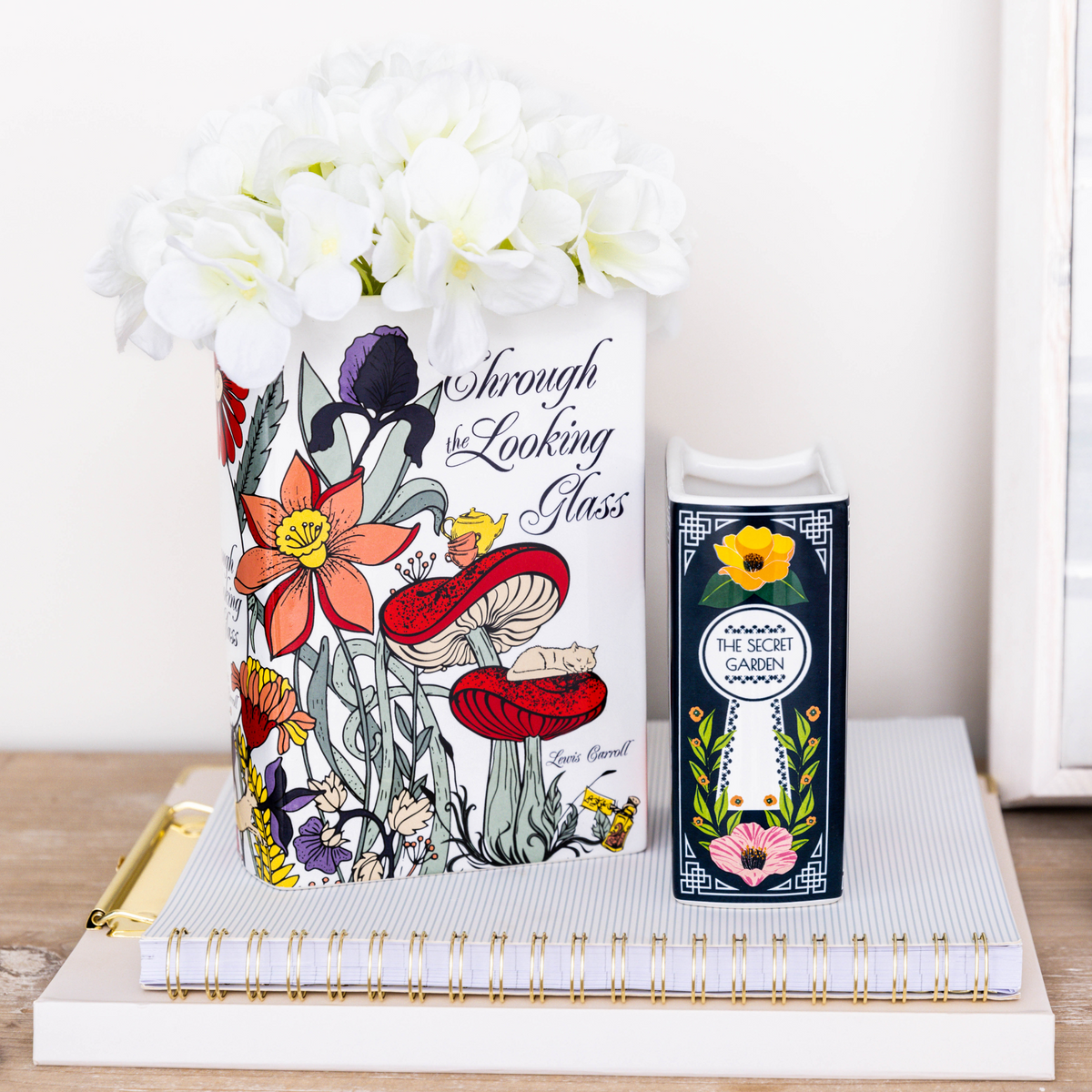 Steel Mill & Co UK - Vente Vases - Vase à livres, de l'autre côté du miroir4