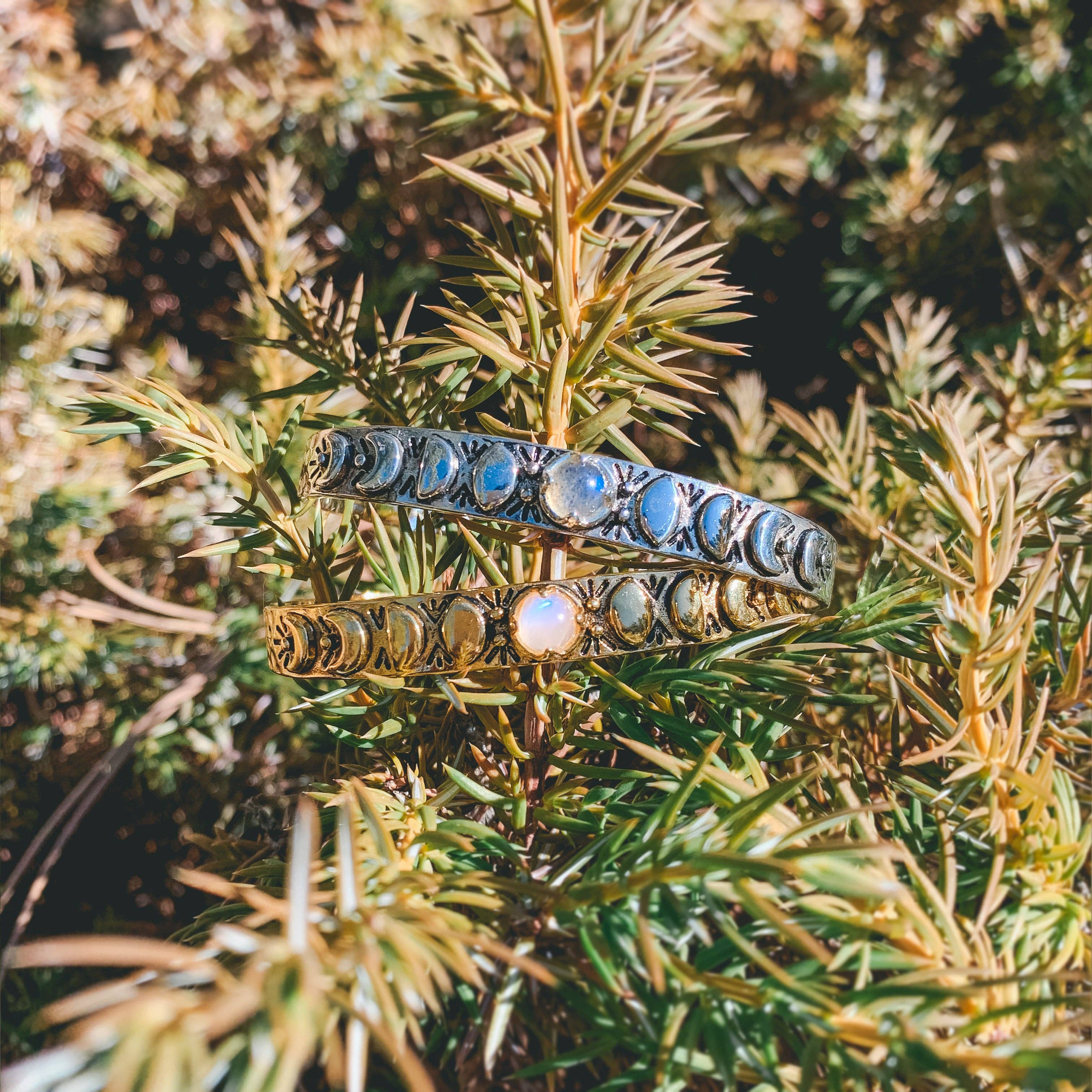 Hiouchi Jewels | Rose &amp; Bolt Grateful Dead Jewelry - Vente Bracelet manchette - Bracelet manchette Mini Phases de Lune | Labradorite6