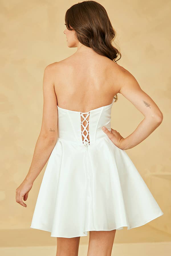 Blanc Robe courte en satin bustier cœur en vente sur Faire1