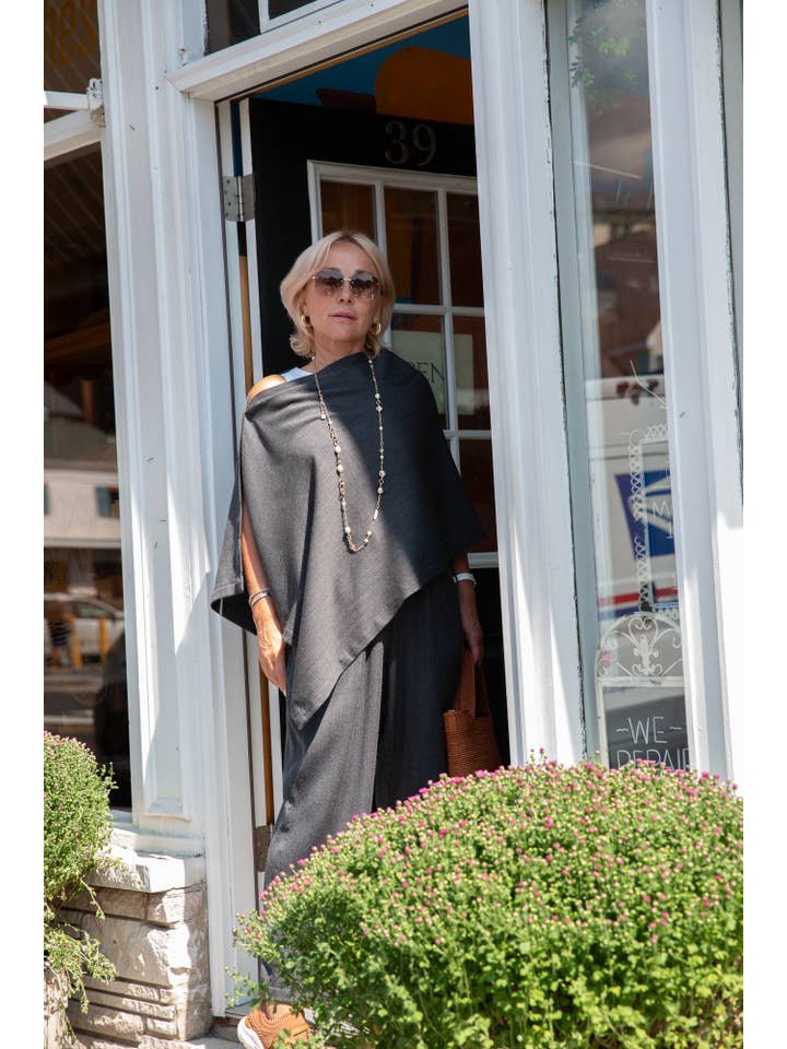 VIKOLINO - Wholesale Poncho - Women's - Merino Wool Poncho 18