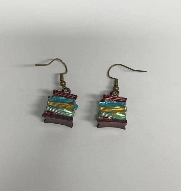 Livros Brincos Empilhados de Livros Biblioteca Brincos Pendentes de Livros Multicoloridos para venda a revendedores na Faire2