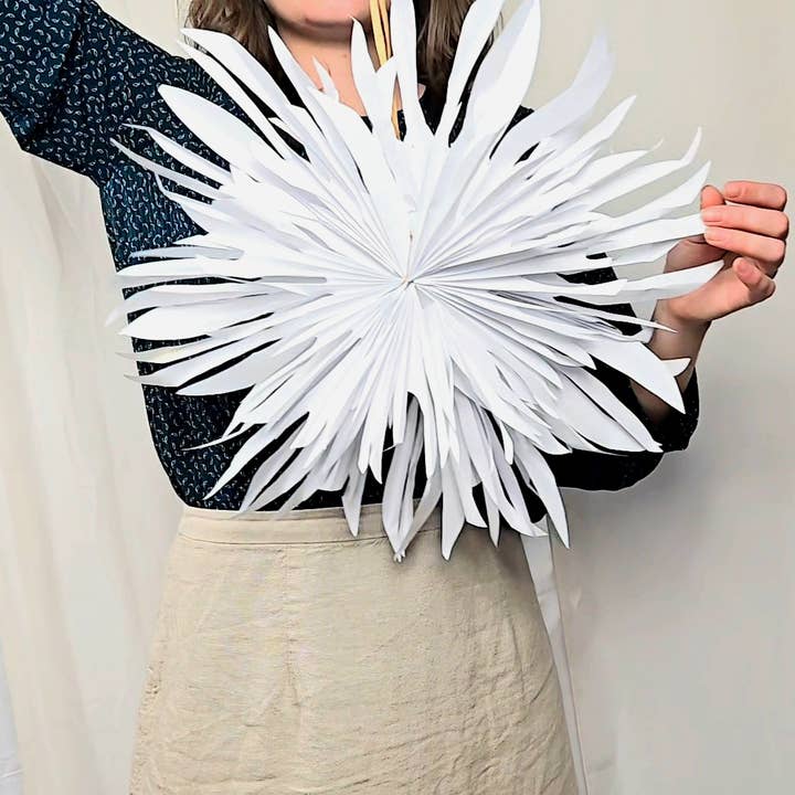 Weihnachtsstern Paper Dalhia, Nordic Paper Christmas Star and other Purchase Wholesale tassen und becher. Free Returns & Net 60 Terms on Faire trending on Faire.