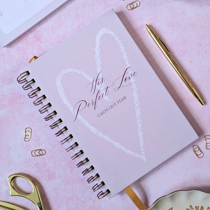 Son amour parfait | 1 Jean 4 | Journal quotidien | Papeterie de foi chrétienne pour la vente par Creative Stationery London LTD
