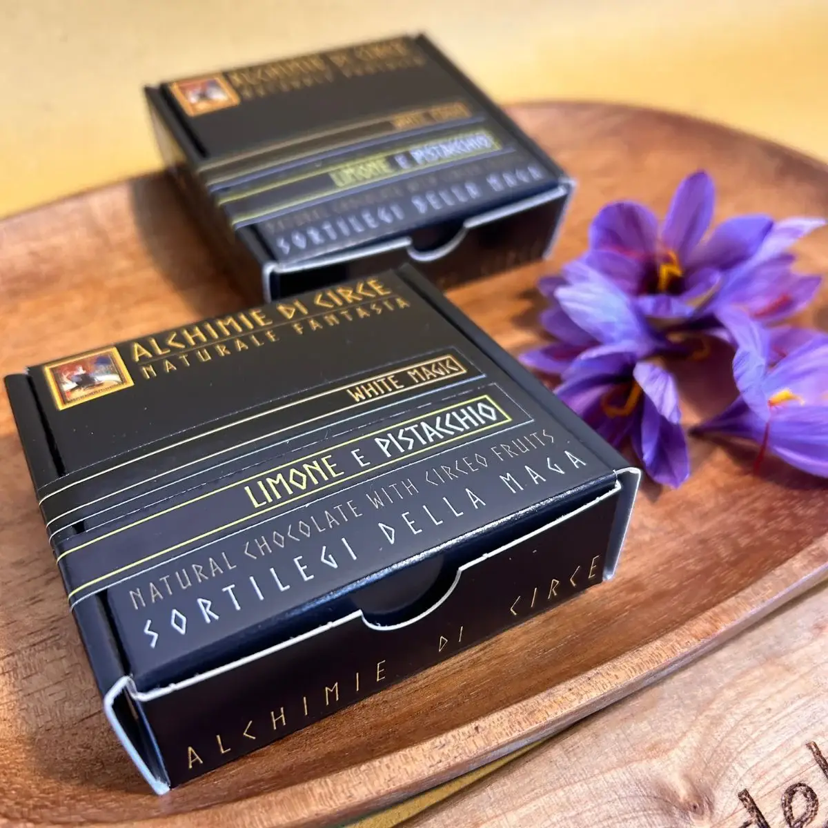 Alchimie di Circe - Wholesale Chocolate Box - White Chocolate Praline with Saffron-Lemon and Pistachio2